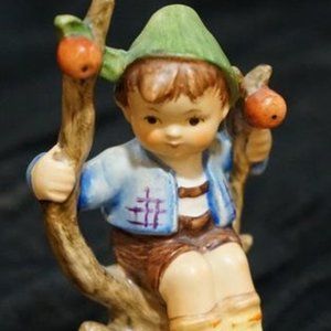 Hummel #142/3/0, "Apple Tree Boy", TMK 3